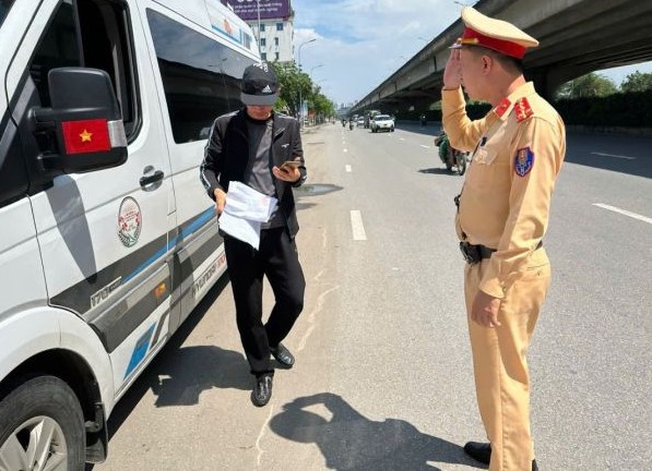 Traffic police inspect and handle according to Decree 168. Photo: Traffic Police Department