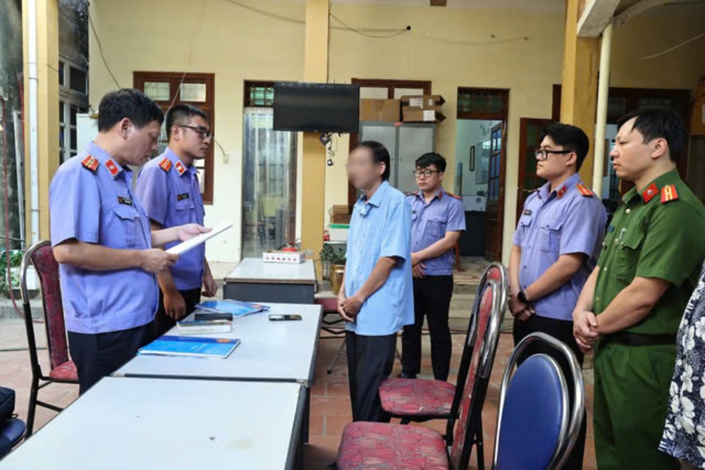 Investigator of the Investigation Agency of the Supreme People's Procuracy issued a decision to prosecute a case in Son La in 2024. Photo: VGP