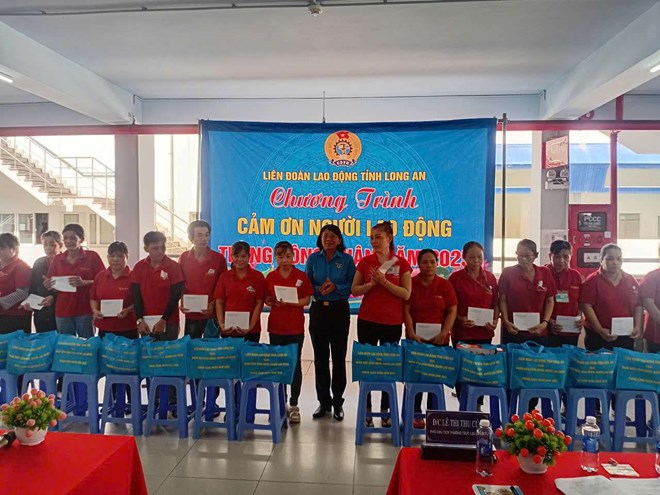 1.000 phần quà “Cảm ơn người lao động” tỉnh Long An