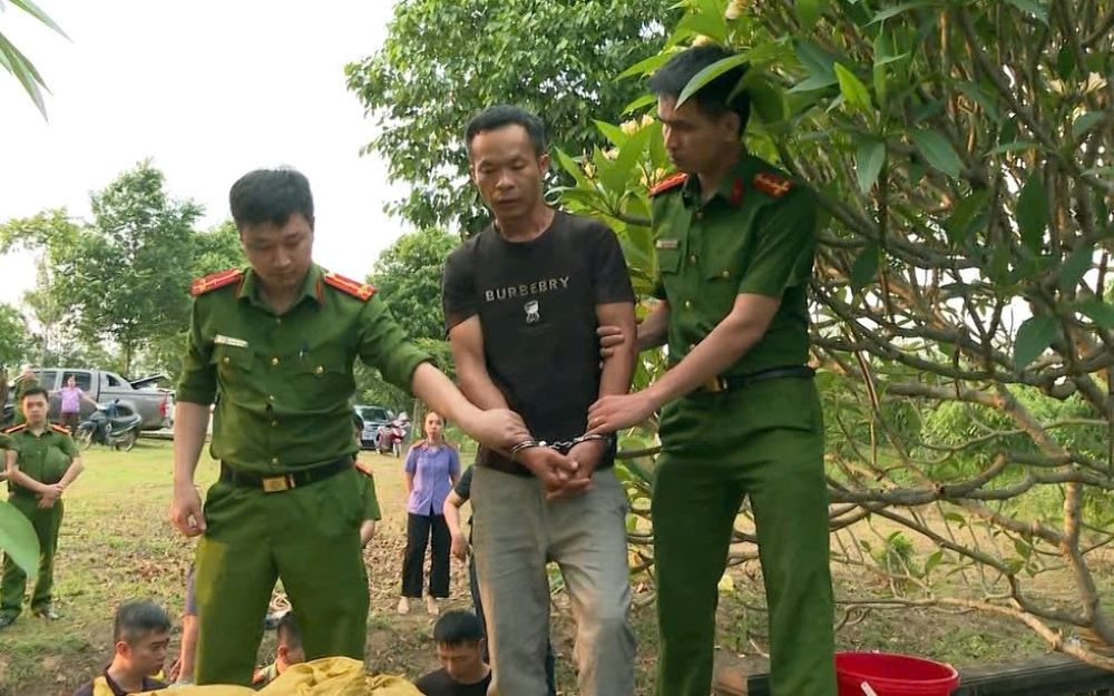 Co quan cong an dan giai cac doi tuong de thuc hien viec dung lai hien truong. Anh: Cong an Thanh Hoa