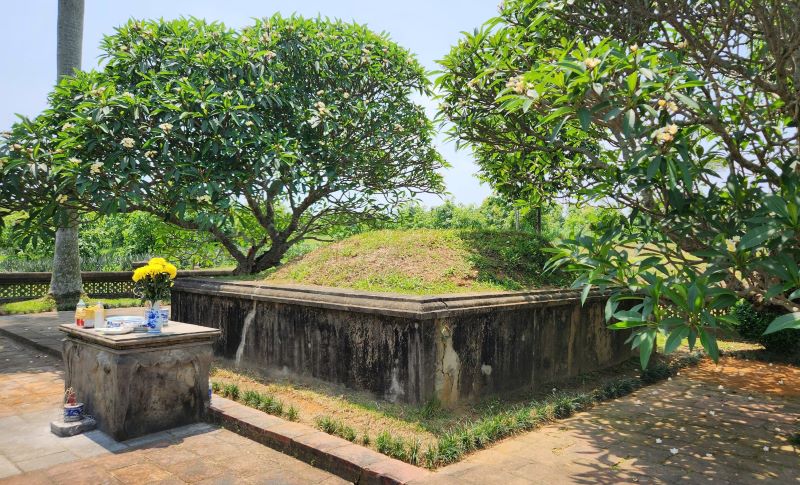 Khu lang mo vua Le Tuc Tong, noi bi cac doi tuong xam pham. Anh: Minh Hoang
