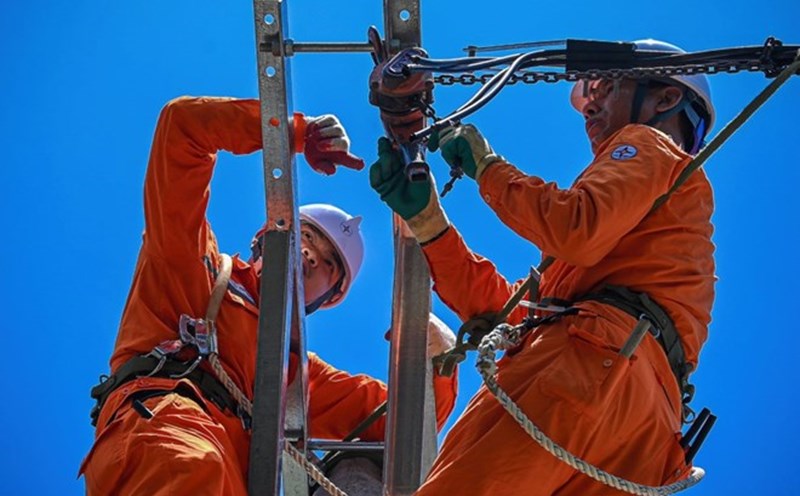 If Vietnam maintains electricity prices lower than actual costs for the long term, there will be a potential risk of imbalance in infrastructure investment, not ensuring stable electricity supply, and lack of sustainability in the long term. Photo: EVN