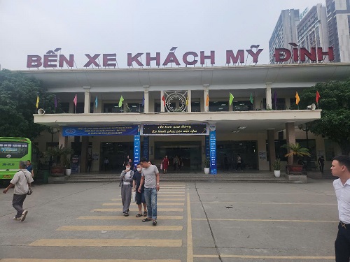 Hanoi issues price for bus services entering and leaving car stations. Photo: Minh Hanh