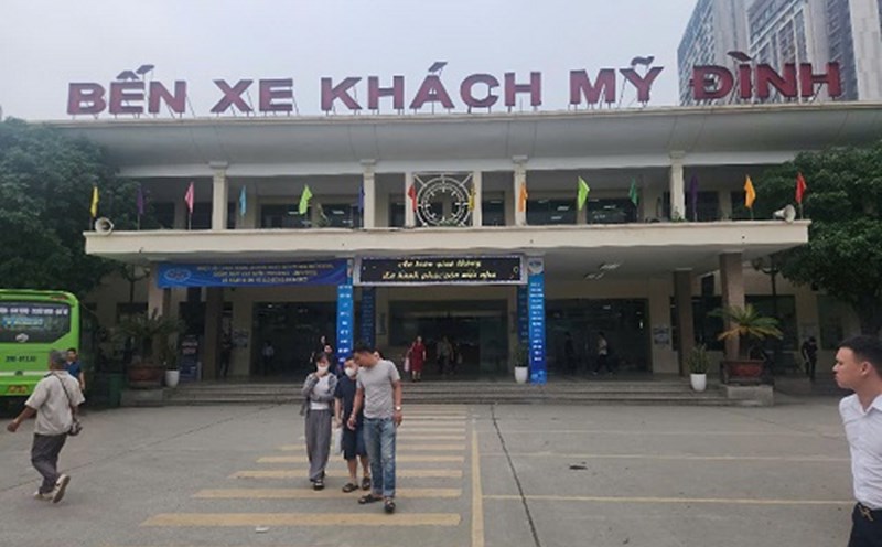 Hanoi issues price for bus services entering and leaving car stations. Photo: Minh Hanh