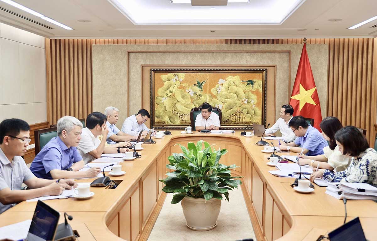 El viceprimer ministro ha dado su aprobacion al Ministerio de Hacienda para que elabore una resolucion que modifique las resoluciones relativas al registro de cooperativas, cooperativas y hogares comerciales