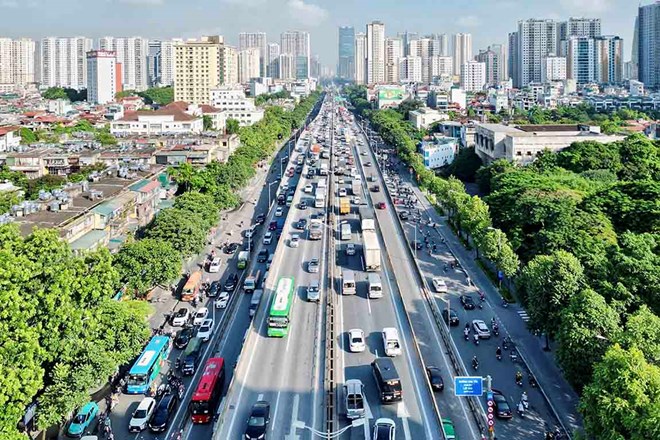 Los automoviles en Hanoi y HCMC tendran que cumplir con estandares de emisiones mas altos que otros locales. Imagen de la derecha