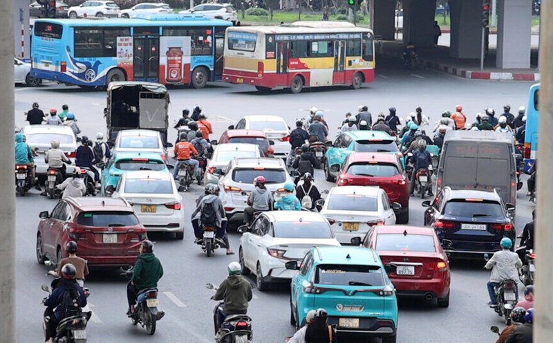 When must vehicles in circulation undergo emission inspection