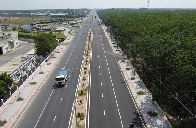 Hình ảnh đường 6 làn xe sắp khánh thành nối khu công nghiệp VSIP 3