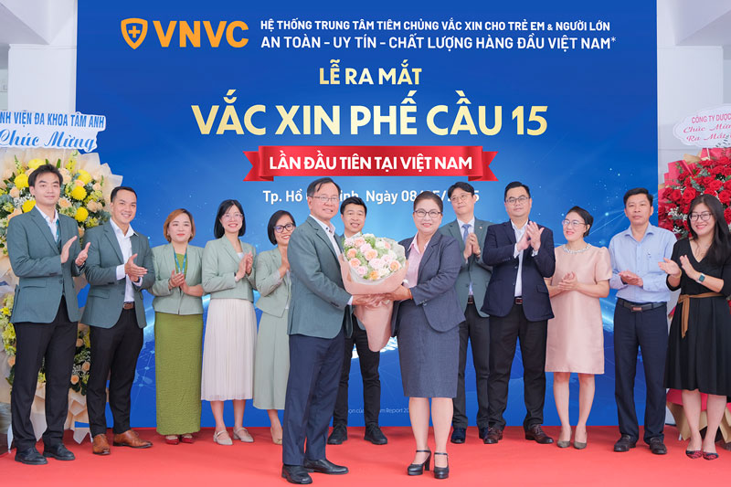 Lễ công bố ra mắt và triển khai tiêm vaccine phế cầu 15 tại Hệ thống tiêm chủng VNVC diễn ra sáng 8.5. Ảnh: Mộc Thảo