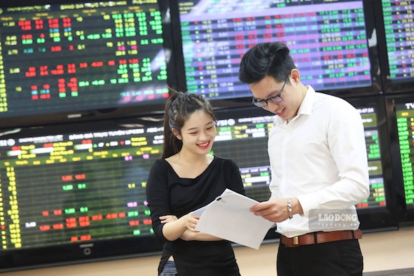VN-Index bounced strongly, bank stocks and Hoa Phat pulled cash flow. Illustrative photo: Hai Nguyen.