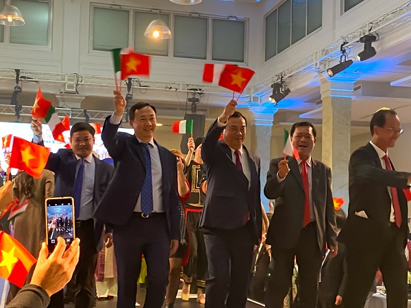 Voi duong bay thang giua Ha Noi va Milan, cac hoat dong giao luu van hoa, du lich va kinh te se co dong luc to lon de phat trien trong tuong lai. Anh: Dinh Ngoc