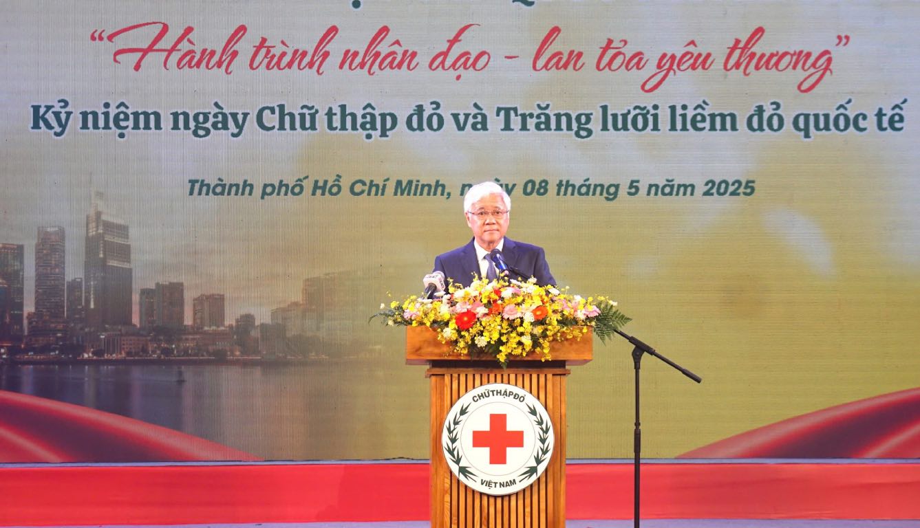 El presidente del Comite Central de la UNEV, Do Van Cam, pronuncio un discurso en la Ceremonia de Lanzamiento del Mes de la Humanidad a nivel nacional en 2025. Imagen de la pagina