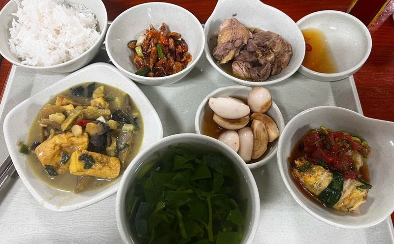 Optimizing your dinner time is a smart choice for weight loss. Photo: Quang Minh.