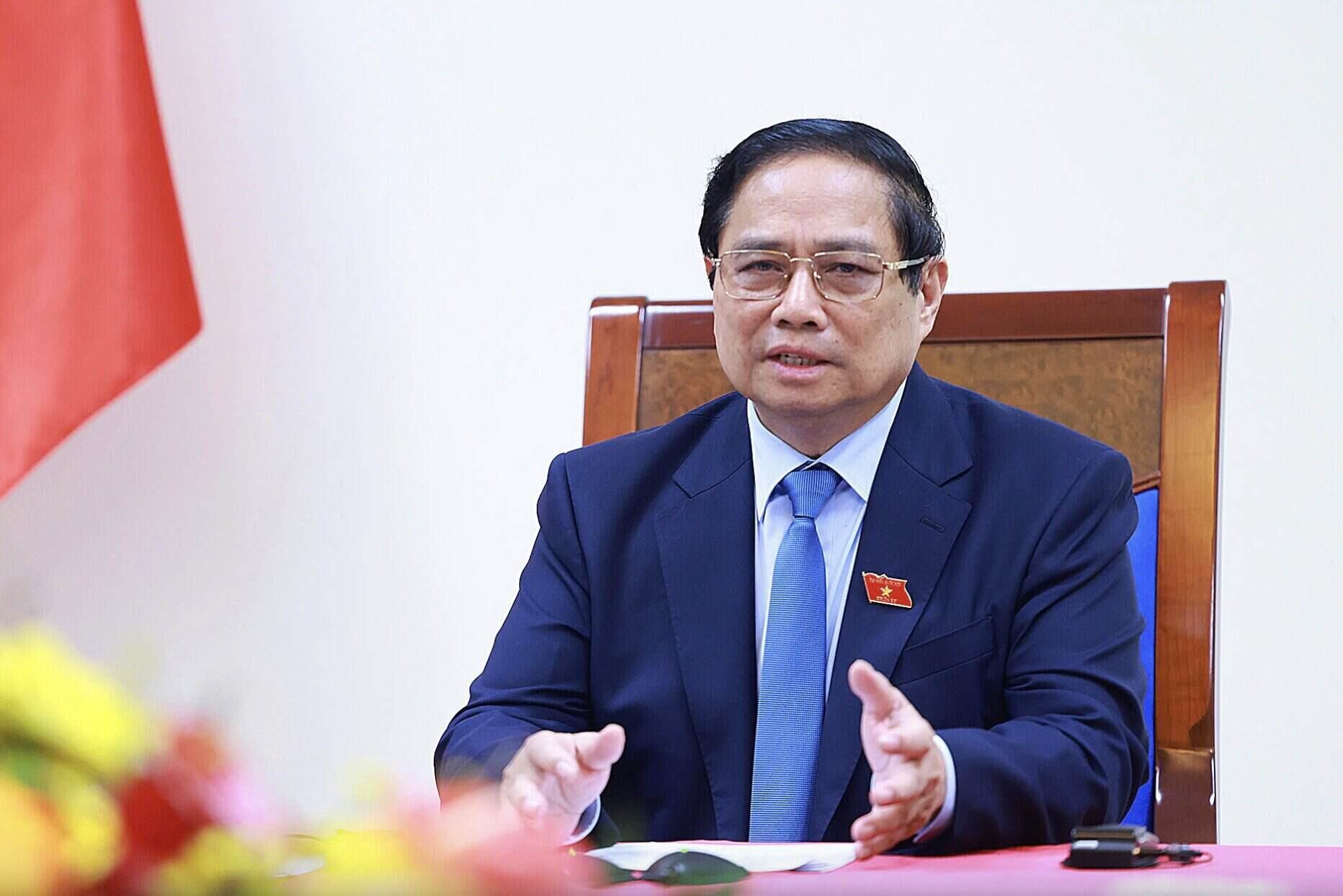 Politburo member and Prime Minister Pham Minh Chinh held a phone call with PAP Secretary General and Singapore Prime Minister Lawrence Wong. Photo: VGP