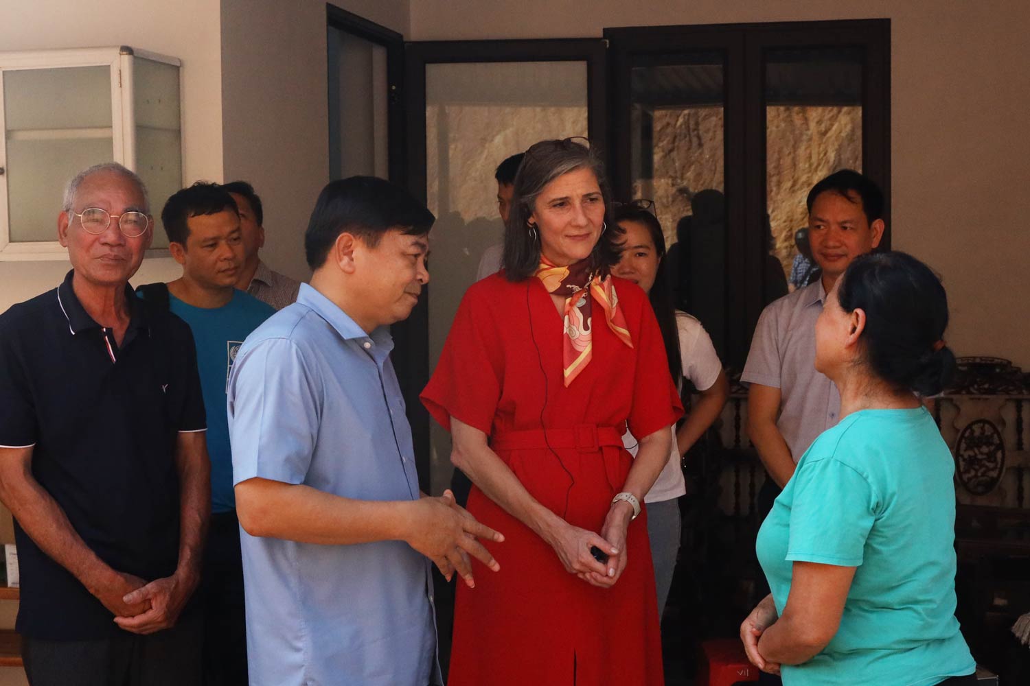 tặng nhà