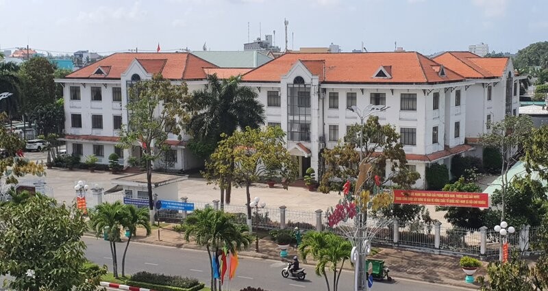 Algunos proyectos de reparacion de agencias en Bucheliu se suspendieron debido a que la preparacion de la fusion afecto a la desinversion de capital de inversion publica. Imagen de un lago en Japon