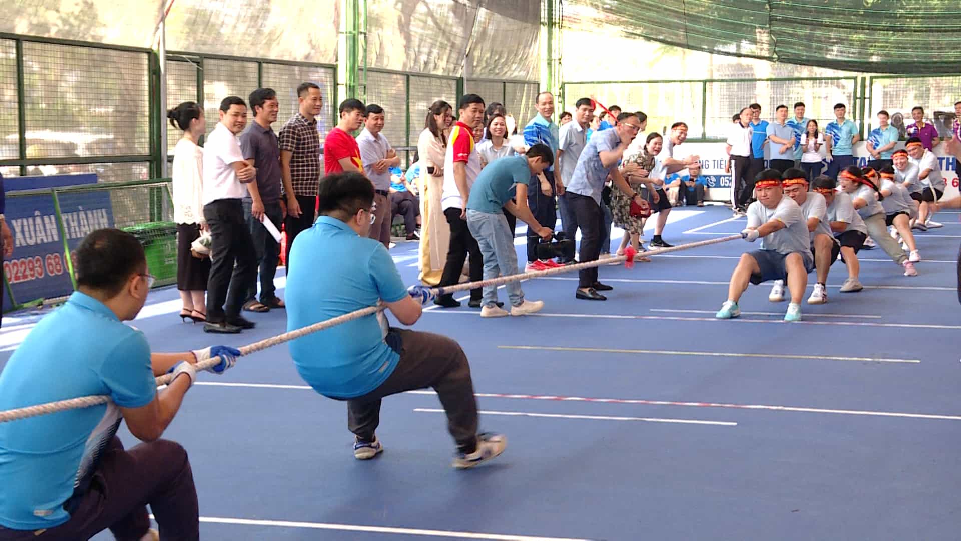 Cac doi thi tham gia keo co. Anh: Nguyen Truong