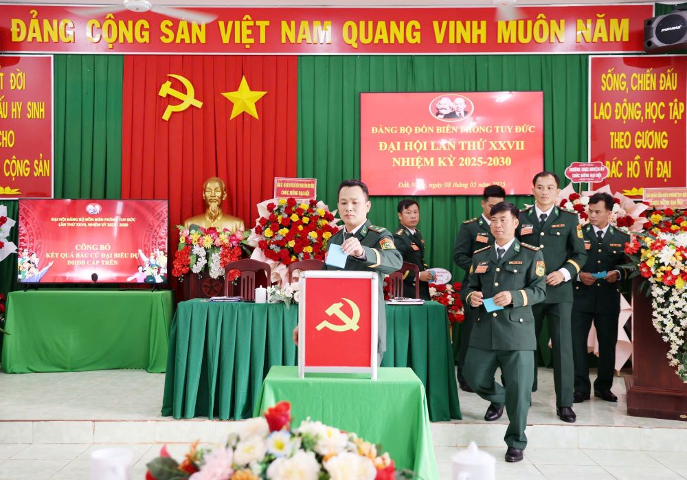 The Congress has elected new Executive Committees for both border posts. Photo: Van Toan