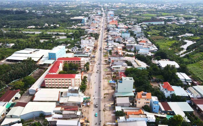 Expanding the existing National Highway 50 (Binh Chanh District, Ho Chi Minh City). Photo: Minh Quan