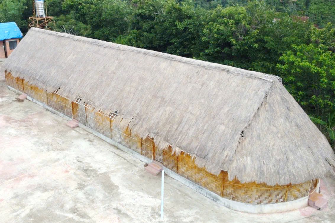 Can nha truyen thong truoc khi bi do sap. Anh: Bao Lam