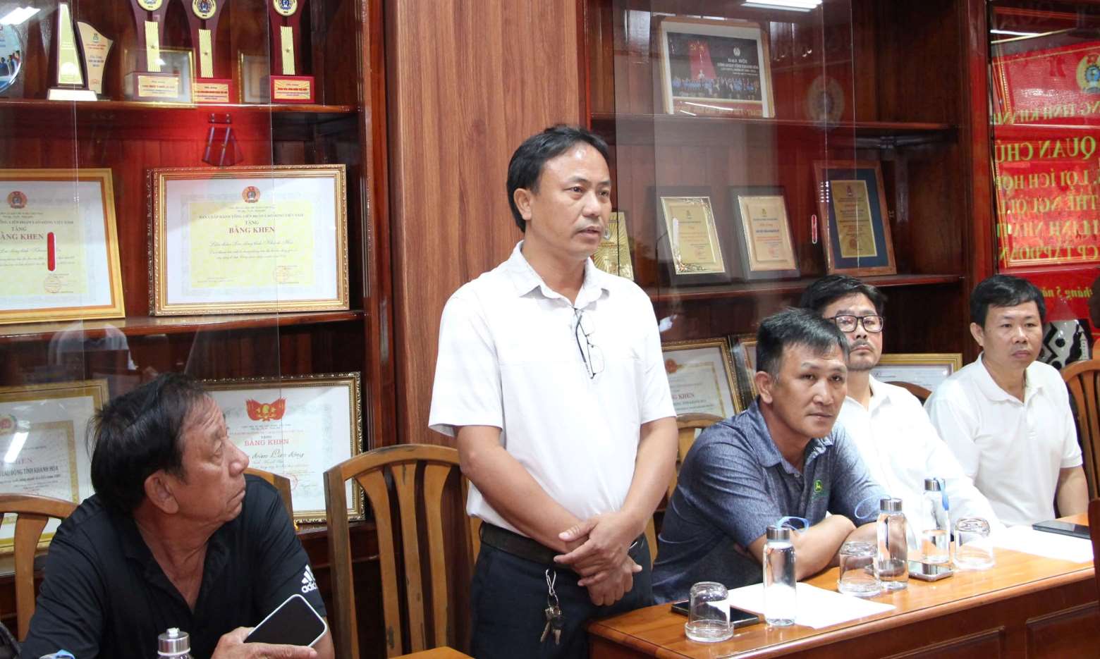 Ong Le Dinh Quynh xin nghi da gan 60 ngay cong ty van chua chot BHXH, trong khi thoi han huong BHTN sap het. Anh: Phuong Linh