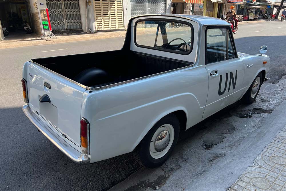 The white Toyota Publica 800 attracted attention when it appeared in Ho Chi Minh City. Photo: Liem Nguyen