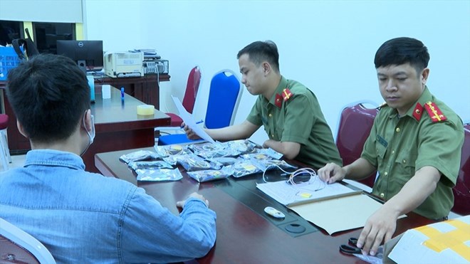 Hai Phong Police arrested a case of buying and selling fraudulent exam equipment before the national high school exam in 2022. Photo: Mai Dung.