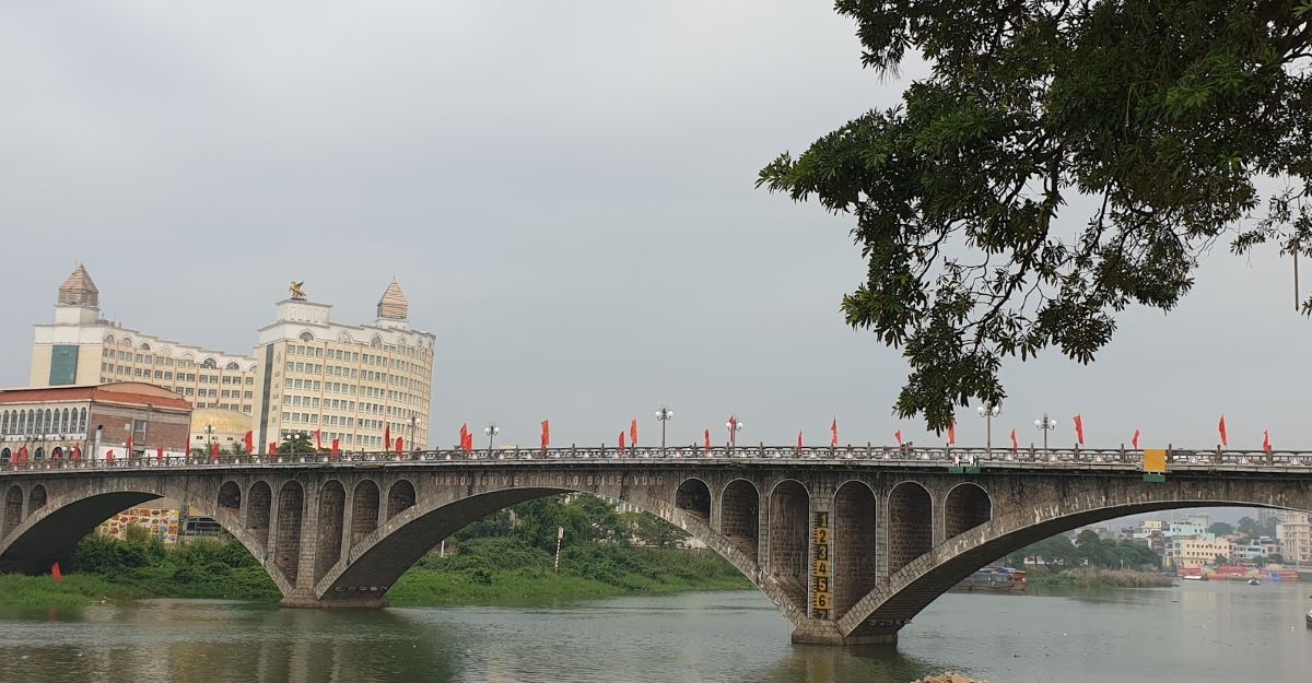 El puente Ka Long cruza el rio Ka Long, en la ciudad de Nong Cai. Imagen de Nguyen Hung