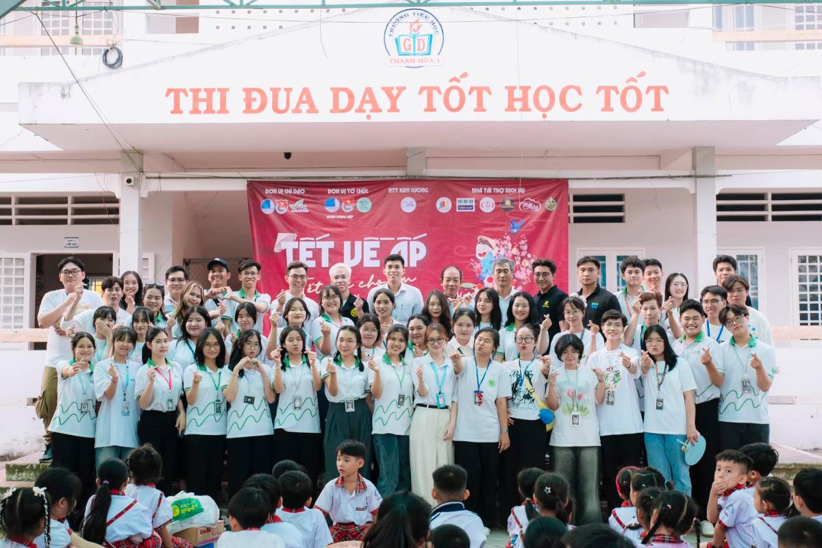 CLB thien nguyen La Xanh voi su tham gia cua nhieu sinh vien o Can Tho. Anh: Nhan vat cung cap