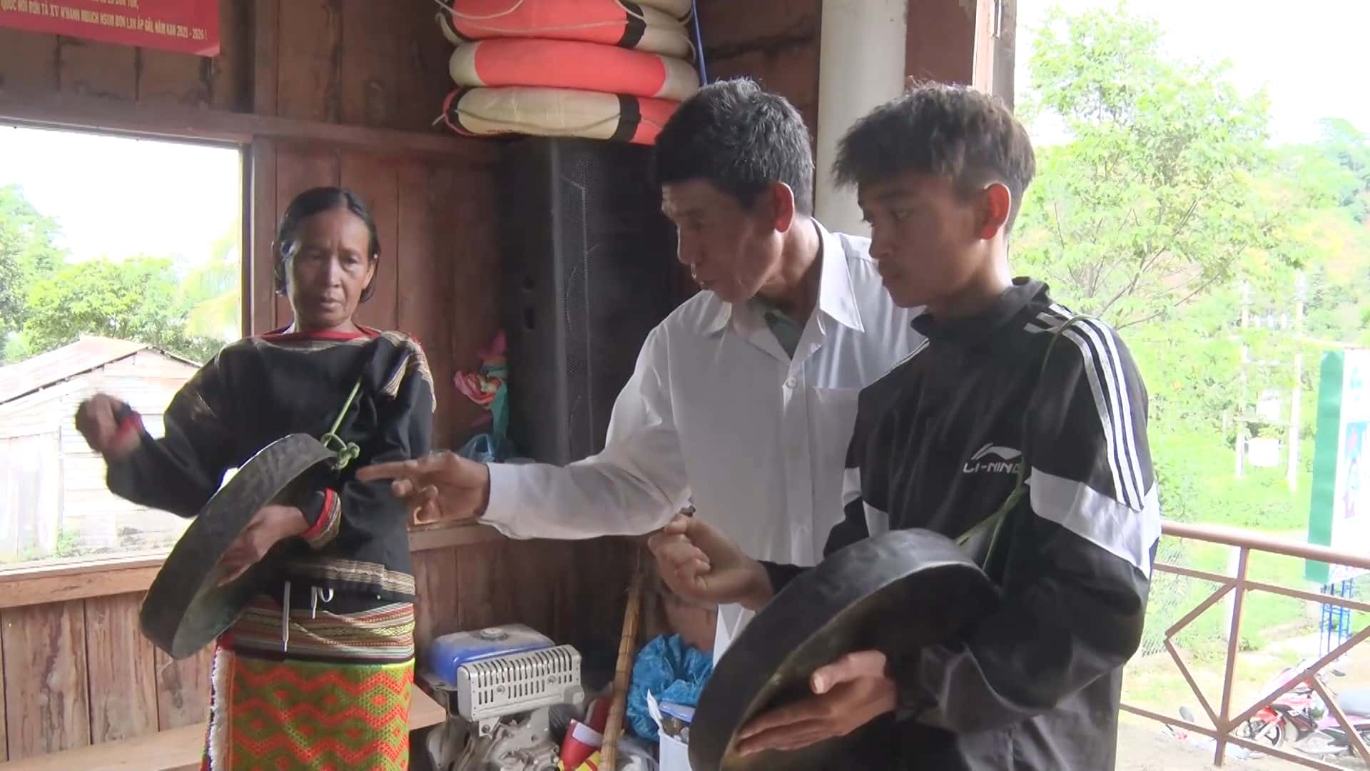 Nghe nhan khoi day niem dam me cong chieng cho the he tre. Anh: Thanh Tuan
