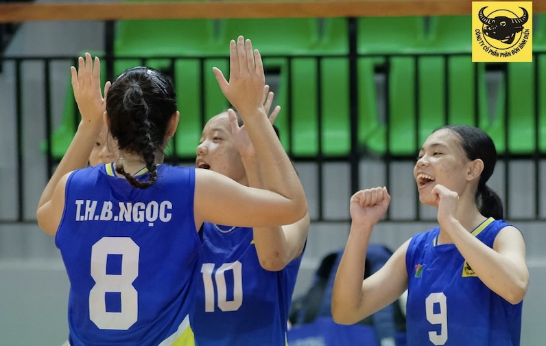 El equipo juvenil de Long An se enfrentara a Hanoi en el Campeonato Nacional de Voleibol Juvenil 2025. Imagen: VTV en el area de la ciudad de Long An