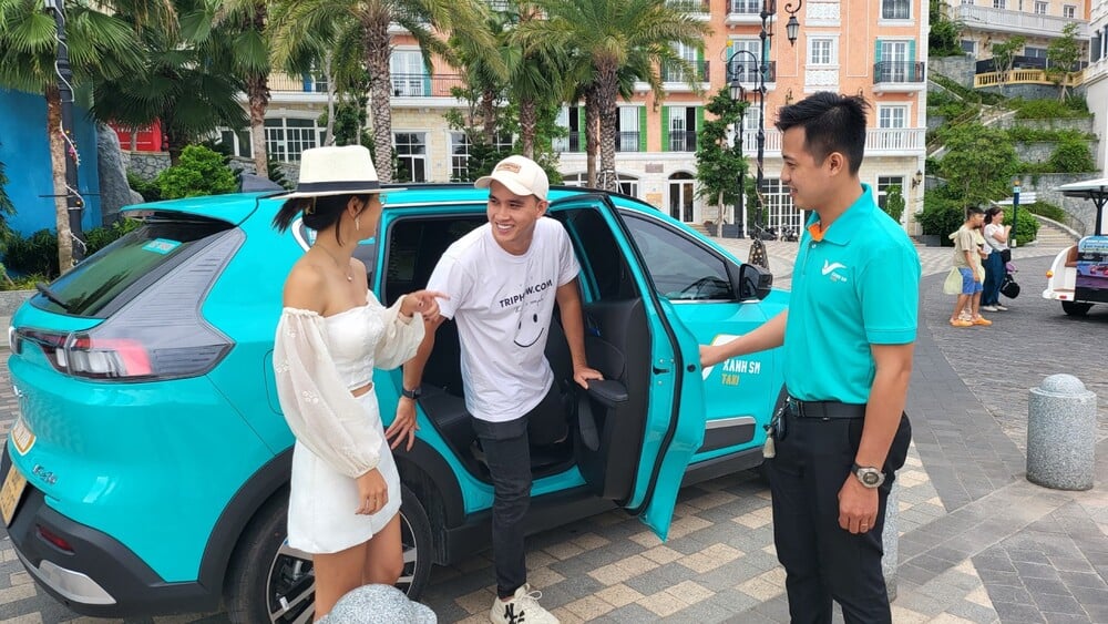 In many areas with high demand for taxis, especially famous tourist destinations, electric cars are the top choice of the people. Photo: SM Green