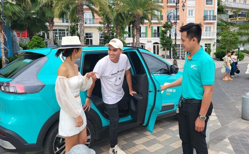 In many areas with high demand for taxis, especially famous tourist destinations, electric cars are the top choice of the people. Photo: SM Green