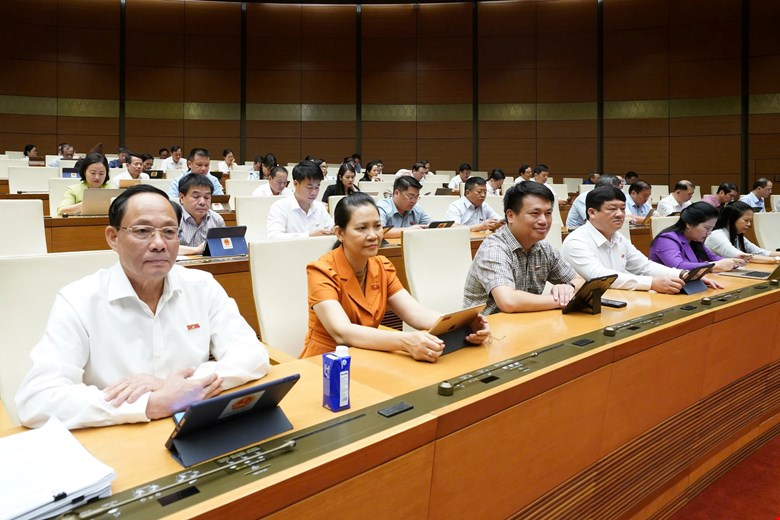 Quốc hội nghe tờ trình dự án Luật sửa đổi, bổ sung một số điều của Luật Doanh nghiệp. Ảnh: Quochoi.vn
