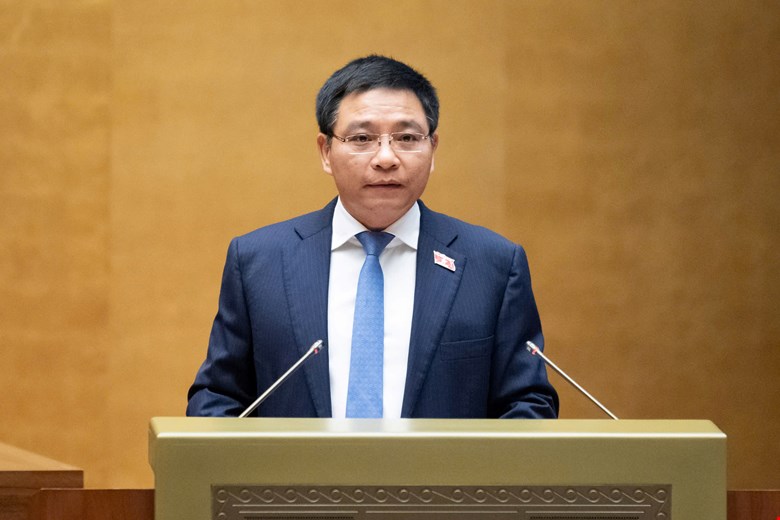 Minister of Finance Nguyen Van Thang presented the draft Law amending and supplementing a number of articles of the Law on Enterprises. Photo: Quochoi.vn