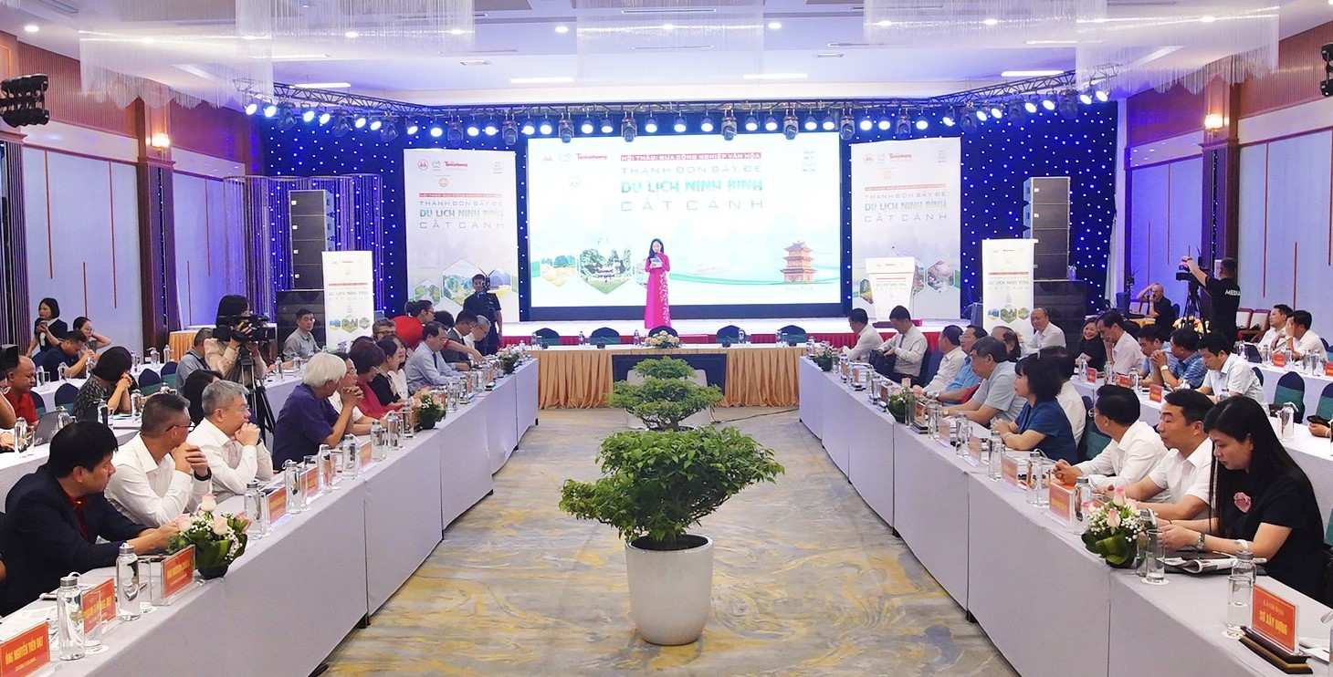 Các đại biểu tham dự Hội thảo "Đưa công nghiệp văn hóa thành đòn bẩy để du lịch Ninh Bình cất cánh". Ảnh: Nguyễn Trường