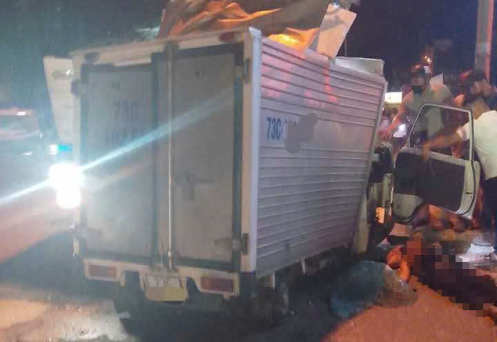 The scene of the accident that killed the small truck driver. Photo: Vu Tuan.