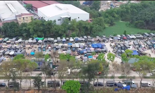 Hình ảnh khu chợ trái phép tại TP Bắc Ninh. Ảnh: Vân Trường