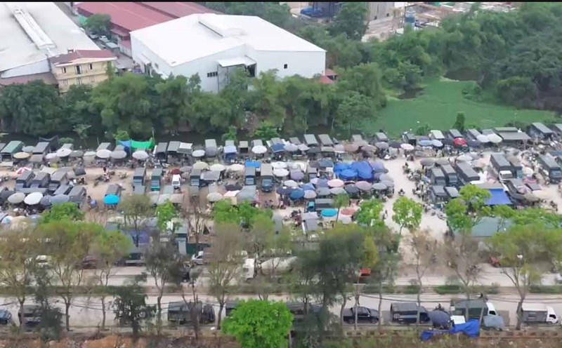 Image of the illegal market in Bac Ninh City. Photo: Van Truong