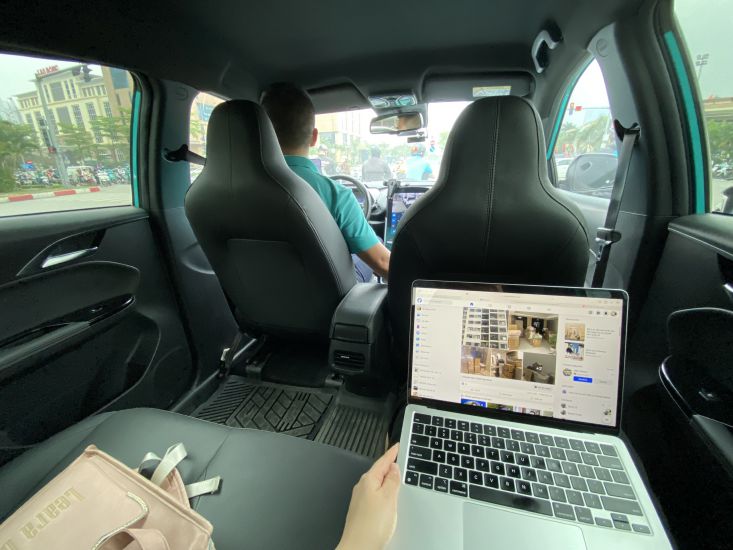 Los autos electricos son comodos, comodos, permiten a la gente moverse y trabajar. Imagen de la pagina web de la organizacion