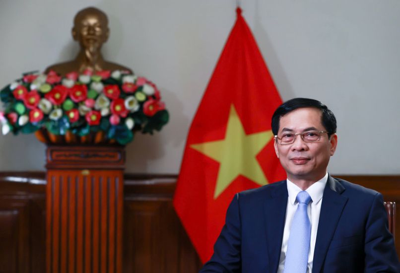 Comisionado Central del Partido, Viceprimer Ministro, Ministro de Asuntos Exteriores de Buyi Thanh Son. Imagen de la pagina web de la Universidad de Hong Kong