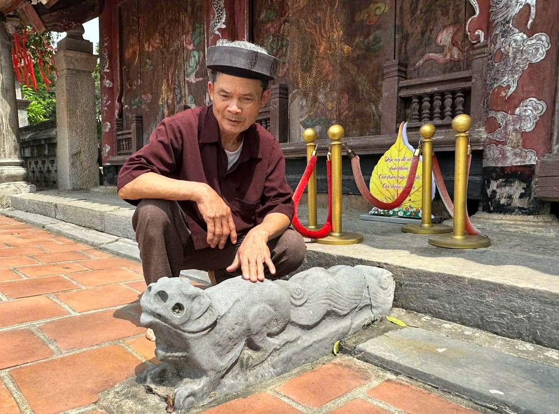 Hien den Thanh Nguyen con luu giu 2 tru da va 2 soc da co tuoi doi hon 1.000 nam. Anh: Nguyen Truong