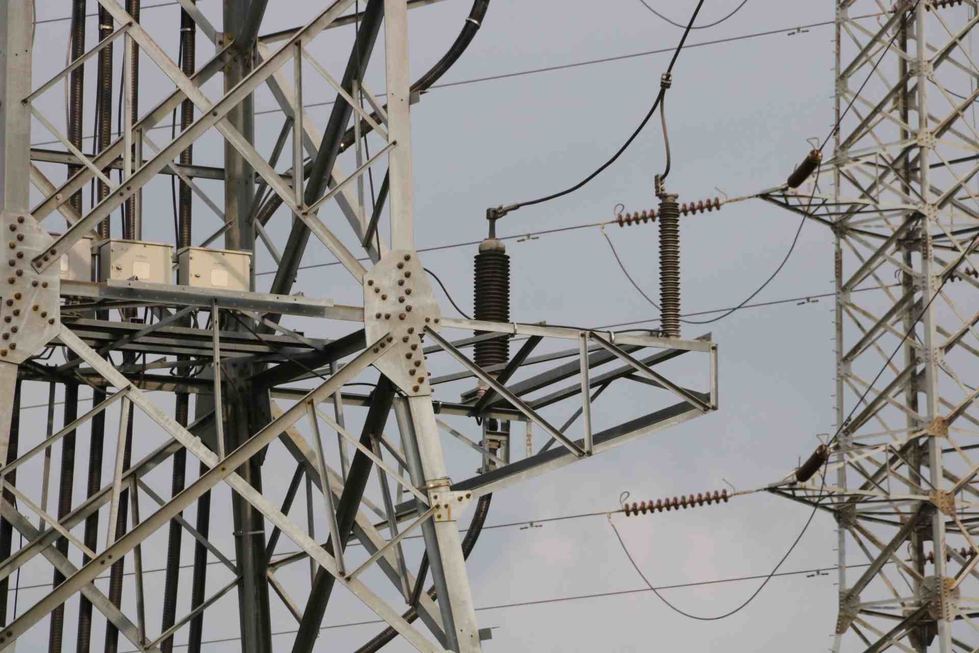 Một số nơi tại Bình Dương sẽ bị cúp điện trong ngày 10, ngày 11.5. Ảnh: Dương Bình