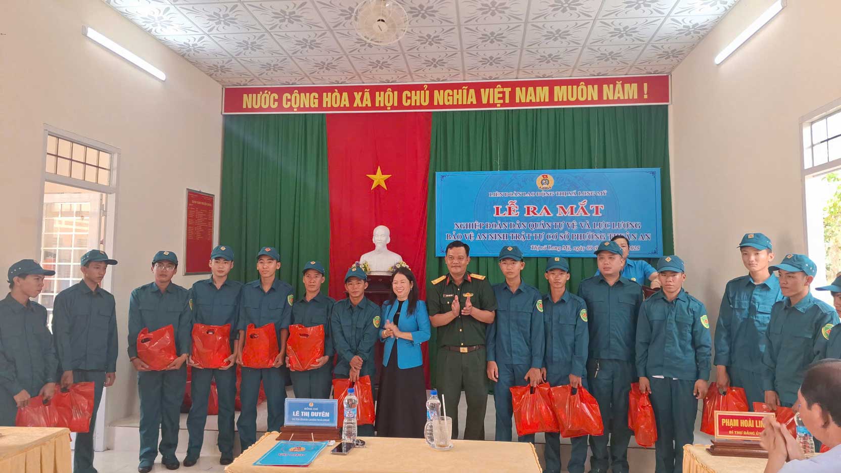 Lễ ra mắt Nghiệp đoàn Dân quân tự vệ và lực lượng Bảo vệ an ninh trật tự cơ sở phường Thuận An. Ảnh: Đơn vị cung cấp