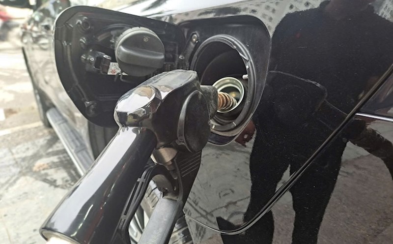 Today's gasoline prices increased sharply. Photo: Ha Vy