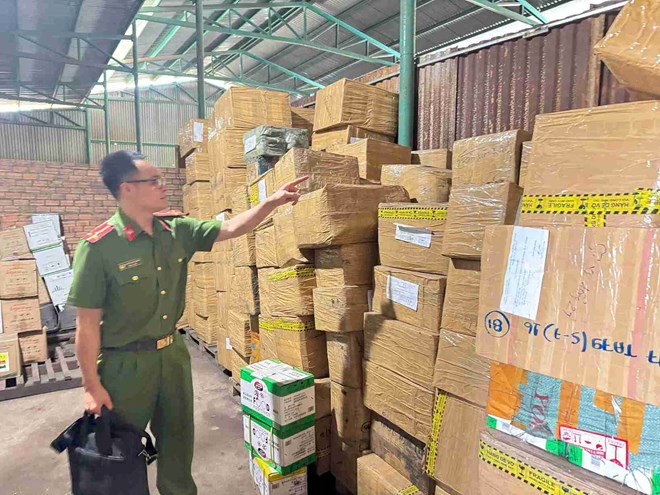 Xử lý hai đối tượng buôn lậu thuốc để làm chín, bảo quản sầu riêng