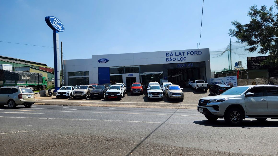 Ford Agency Bao Loc Branch (Lam Dong) was inspected by the authorities after being reported by Lao Dong Newspaper. Photo: Lam Hong