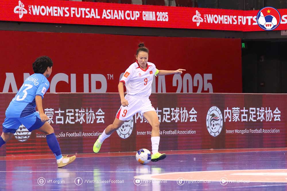 Tuyen futsal nu Viet Nam gap nhieu kho khan trong hiep 1. Anh: VFF