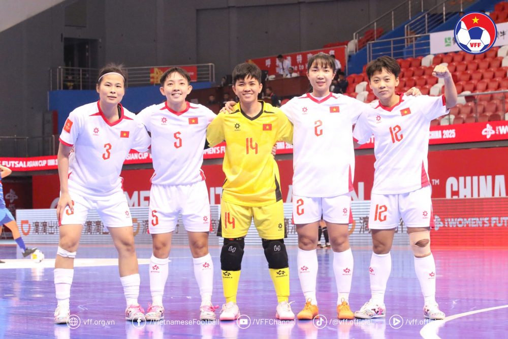 The Vietnam women's futsal team has officially entered the quarter-finals of the 2025 Asian Women's Futsal Championship. Photo: VFF