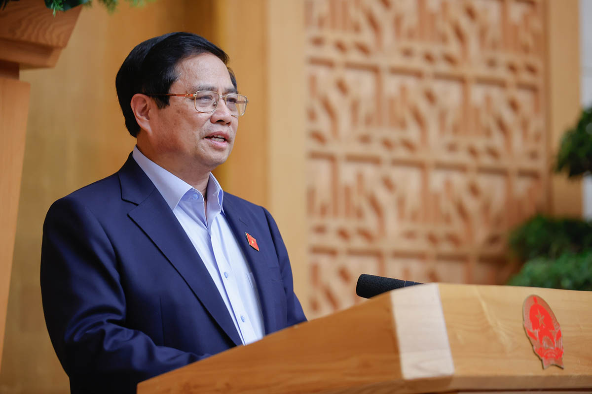 Politburo member and Prime Minister Pham Minh Chinh directed the urgent allocation of enough funds to pay "as soon as possible" to those who retire under the regime and surplus in the restructuring of the apparatus. Photo: VGP/Nhat Bac